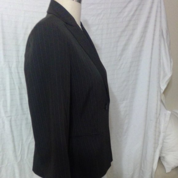 2 Piece Fully Lined Pant Suit Not Worn - Picture 3 of 8